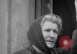 Immagine di Vecchia coppia La Haye du Puits Francia, 1944, secondo 40 filmato di repertorio 65675050171