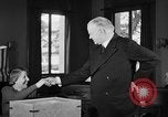 Standbild Herbert Hoover Abstimmung Palo Alto California USA, 1940, aus Sekunde 16 historischem Filmmaterial Videoclip 65675050189