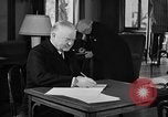 Standbild Herbert Hoover Abstimmung Palo Alto California USA, 1940, aus Sekunde 24 historischem Filmmaterial Videoclip 65675050189
