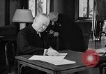 Standbild Herbert Hoover Abstimmung Palo Alto California USA, 1940, aus Sekunde 25 historischem Filmmaterial Videoclip 65675050189
