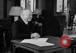 Standbild Herbert Hoover Abstimmung Palo Alto California USA, 1940, aus Sekunde 28 historischem Filmmaterial Videoclip 65675050189