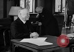 Standbild Herbert Hoover Abstimmung Palo Alto California USA, 1940, aus Sekunde 29 historischem Filmmaterial Videoclip 65675050189