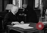 Standbild Herbert Hoover Abstimmung Palo Alto California USA, 1940, aus Sekunde 30 historischem Filmmaterial Videoclip 65675050189