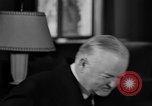 Standbild Herbert Hoover Abstimmung Palo Alto California USA, 1940, aus Sekunde 39 historischem Filmmaterial Videoclip 65675050189