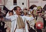 Standbild street Magician Marrakesch Marokko, 1942, aus Sekunde 15 historischem Filmmaterial Videoclip 65675050222