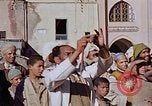 Standbild street Magician Marrakesch Marokko, 1942, aus Sekunde 18 historischem Filmmaterial Videoclip 65675050222
