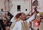 Standbild street Magician Marrakesch Marokko, 1942, aus Sekunde 19 historischem Filmmaterial Videoclip 65675050222