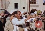 Standbild street Magician Marrakesch Marokko, 1942, aus Sekunde 23 historischem Filmmaterial Videoclip 65675050222