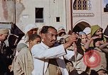 Standbild street Magician Marrakesch Marokko, 1942, aus Sekunde 24 historischem Filmmaterial Videoclip 65675050222