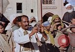 Standbild street Magician Marrakesch Marokko, 1942, aus Sekunde 27 historischem Filmmaterial Videoclip 65675050222