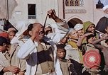 Standbild street Magician Marrakesch Marokko, 1942, aus Sekunde 31 historischem Filmmaterial Videoclip 65675050222