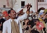 Standbild street Magician Marrakesch Marokko, 1942, aus Sekunde 53 historischem Filmmaterial Videoclip 65675050222