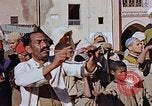 Standbild street Magician Marrakesch Marokko, 1942, aus Sekunde 55 historischem Filmmaterial Videoclip 65675050222
