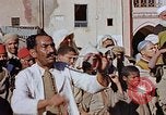 Standbild street Magician Marrakesch Marokko, 1942, aus Sekunde 56 historischem Filmmaterial Videoclip 65675050222