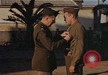 Standbild Sergeant Richard Ryan erhält Silver Star Medal Fedhala Französisch Marokko, 1942, aus Sekunde 32 historischem Filmmaterial Videoclip 65675050228