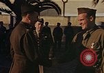 Standbild Sergeant Richard Ryan erhält Silver Star Medal Fedhala Französisch Marokko, 1942, aus Sekunde 60 historischem Filmmaterial Videoclip 65675050228