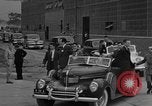 Image Roosevelt visites usine d'aviation United States USA, 1942, de la seconde 28 séquences d'archives historiques vidéo 65675050253