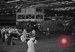 Image Roosevelt visites usine d'aviation United States USA, 1942, de la seconde 42 séquences d'archives historiques vidéo 65675050253