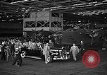 Image Roosevelt visites usine d'aviation United States USA, 1942, de la seconde 50 séquences d'archives historiques vidéo 65675050253