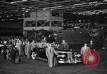 Image Roosevelt visites usine d'aviation United States USA, 1942, de la seconde 52 séquences d'archives historiques vidéo 65675050253