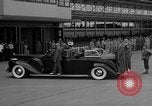 Image Roosevelt visites usine d'aviation United States USA, 1942, de la seconde 54 séquences d'archives historiques vidéo 65675050253