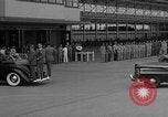 Image Roosevelt visites usine d'aviation United States USA, 1942, de la seconde 56 séquences d'archives historiques vidéo 65675050253