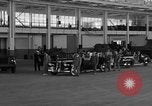 Image Roosevelt visites usine d'aviation United States USA, 1942, de la seconde 62 séquences d'archives historiques vidéo 65675050253
