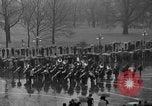 Immagine di FDR inaugurazione sotto la pioggia Washington DC USA, 1937, secondo 21 filmato di repertorio 65675050265
