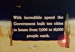 Standbild relocation Centers United States USA, 1942, aus Sekunde 3 historischem Filmmaterial Videoclip 65675050274