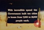 Standbild relocation Centers United States USA, 1942, aus Sekunde 4 historischem Filmmaterial Videoclip 65675050274