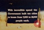 Standbild relocation Centers United States USA, 1942, aus Sekunde 5 historischem Filmmaterial Videoclip 65675050274