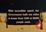 Standbild relocation Centers United States USA, 1942, aus Sekunde 9 historischem Filmmaterial Videoclip 65675050274