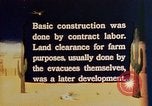 Standbild relocation Centers United States USA, 1942, aus Sekunde 11 historischem Filmmaterial Videoclip 65675050274