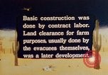 Standbild relocation Centers United States USA, 1942, aus Sekunde 12 historischem Filmmaterial Videoclip 65675050274