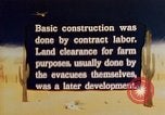 Standbild relocation Centers United States USA, 1942, aus Sekunde 18 historischem Filmmaterial Videoclip 65675050274