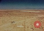 Standbild relocation Centers United States USA, 1942, aus Sekunde 24 historischem Filmmaterial Videoclip 65675050274