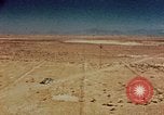 Standbild relocation Centers United States USA, 1942, aus Sekunde 26 historischem Filmmaterial Videoclip 65675050274