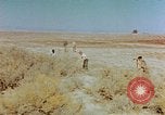 Standbild relocation Centers United States USA, 1942, aus Sekunde 30 historischem Filmmaterial Videoclip 65675050274