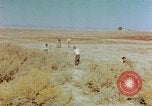 Standbild relocation Centers United States USA, 1942, aus Sekunde 31 historischem Filmmaterial Videoclip 65675050274