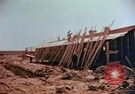 Standbild relocation Centers United States USA, 1942, aus Sekunde 55 historischem Filmmaterial Videoclip 65675050274