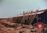 Standbild relocation Centers United States USA, 1942, aus Sekunde 56 historischem Filmmaterial Videoclip 65675050274