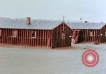 Standbild relocation Centers United States USA, 1942, aus Sekunde 61 historischem Filmmaterial Videoclip 65675050274
