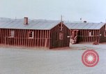 Standbild relocation Centers United States USA, 1942, aus Sekunde 62 historischem Filmmaterial Videoclip 65675050274