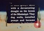 Standbild landwirtschaftlichen Tätigkeiten United States USA, 1942, aus Sekunde 43 historischem Filmmaterial Videoclip 65675050277