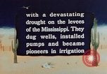 Standbild landwirtschaftlichen Tätigkeiten United States USA, 1942, aus Sekunde 45 historischem Filmmaterial Videoclip 65675050277