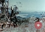 Standbild Kriegsbemalung zum Abdunkeln weißer Haut Südostasien, 1942, aus Sekunde 31 historischem Filmmaterial Videoclip 65675050279