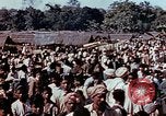Standbild Kriegsbemalung zum Abdunkeln weißer Haut Südostasien, 1942, aus Sekunde 32 historischem Filmmaterial Videoclip 65675050279