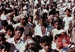 Standbild Kriegsbemalung zum Abdunkeln weißer Haut Südostasien, 1942, aus Sekunde 38 historischem Filmmaterial Videoclip 65675050279