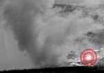 Standbild Riverside Geyser Wyoming United States USA, 1936, aus Sekunde 8 historischem Filmmaterial Videoclip 65675050286