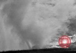 Standbild Riverside Geyser Wyoming United States USA, 1936, aus Sekunde 10 historischem Filmmaterial Videoclip 65675050286